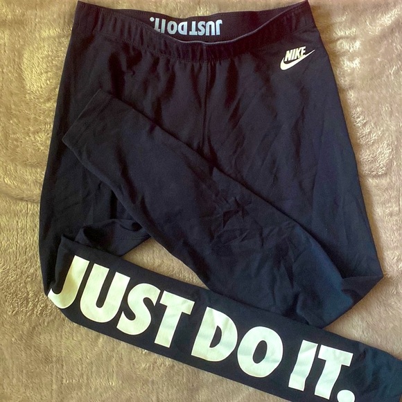 Nike high waisted Tights / Leggings - Picture 2 of 5